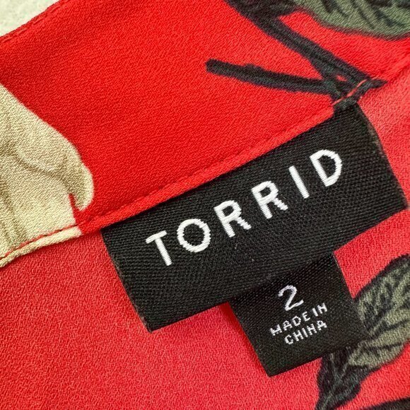 Torrid Tank Top Womens Size 2 red Floral polyester Sleeveless V‎ Neck - Picture 4 of 5